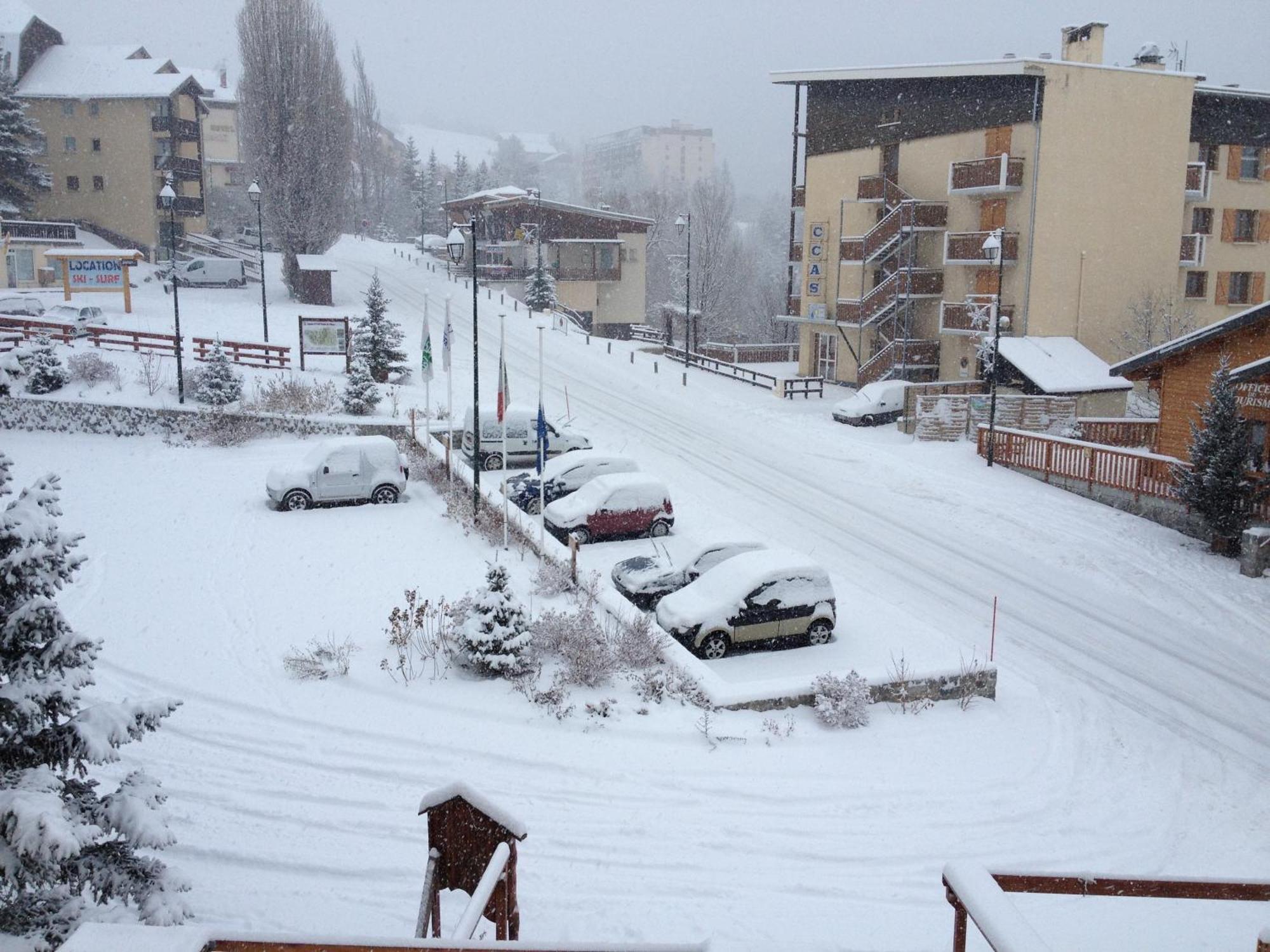 Hôtel les Flocons Le Sauze Exterior foto